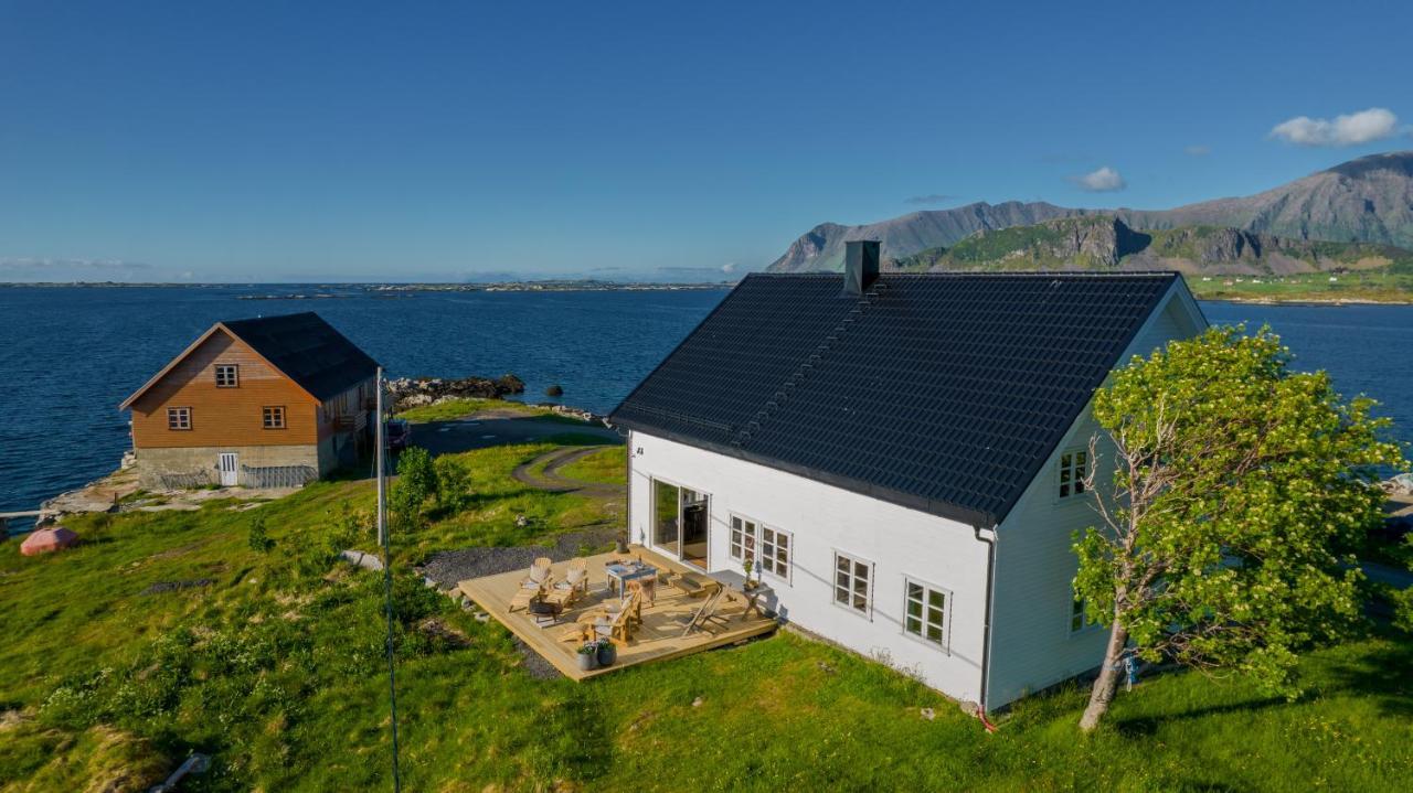 Villa Borgvag - A Unique Seafront Villa In The Heart Of Lofoten Bostad Екстериор снимка
