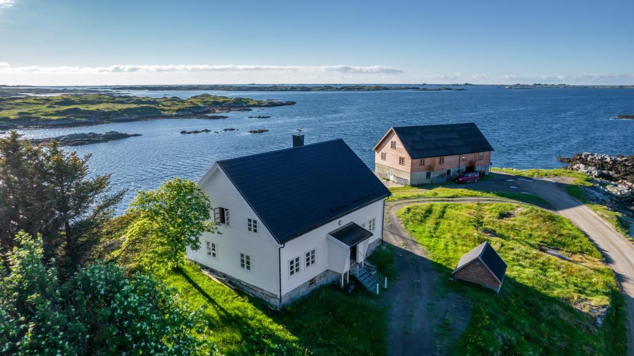Villa Borgvag - A Unique Seafront Villa In The Heart Of Lofoten Bostad Екстериор снимка