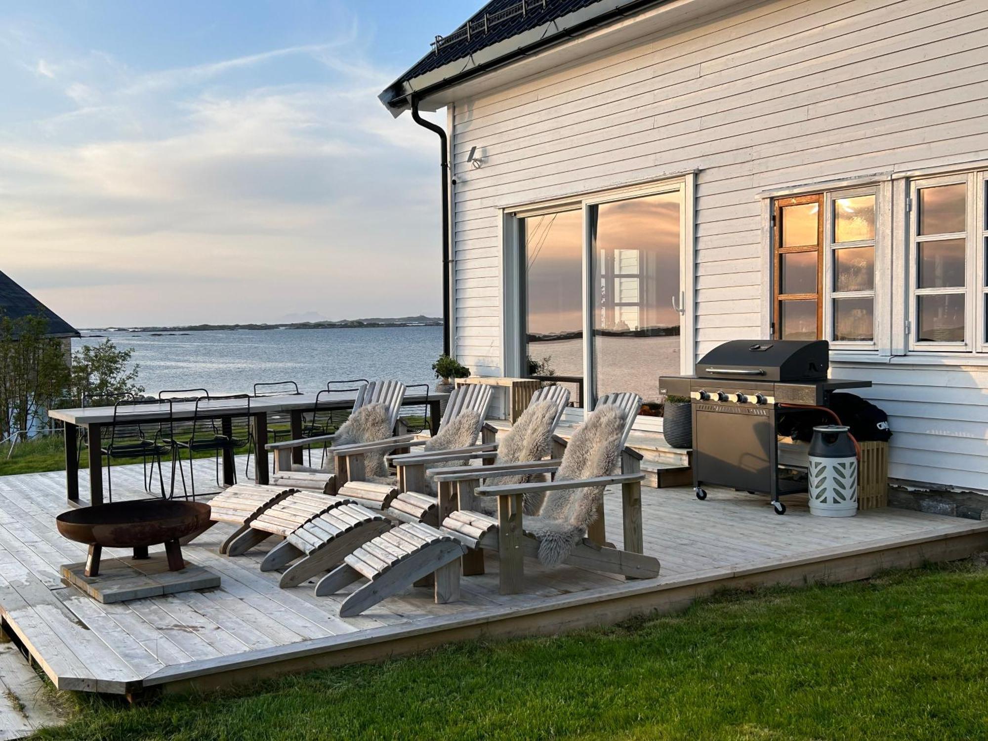 Villa Borgvag - A Unique Seafront Villa In The Heart Of Lofoten Bostad Екстериор снимка